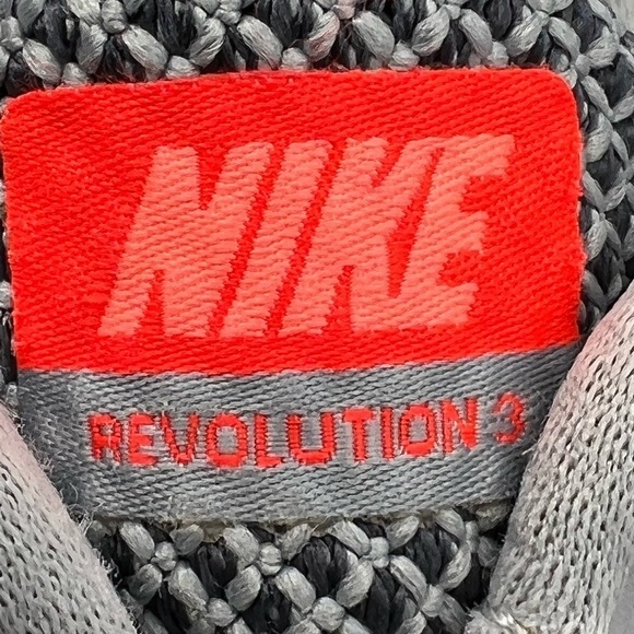 Nike Revolution 3 Gray Running Low Top Lace Up Sneakers Size 8.5 Women's - Picture 2 of 9